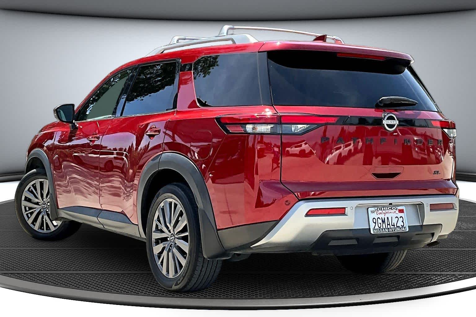 2023 Nissan Pathfinder SL