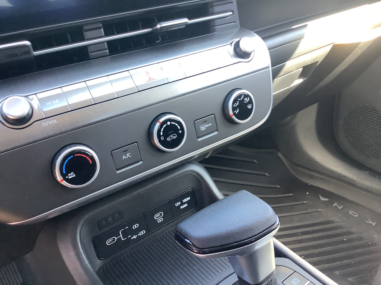 2025 Hyundai KONA SE