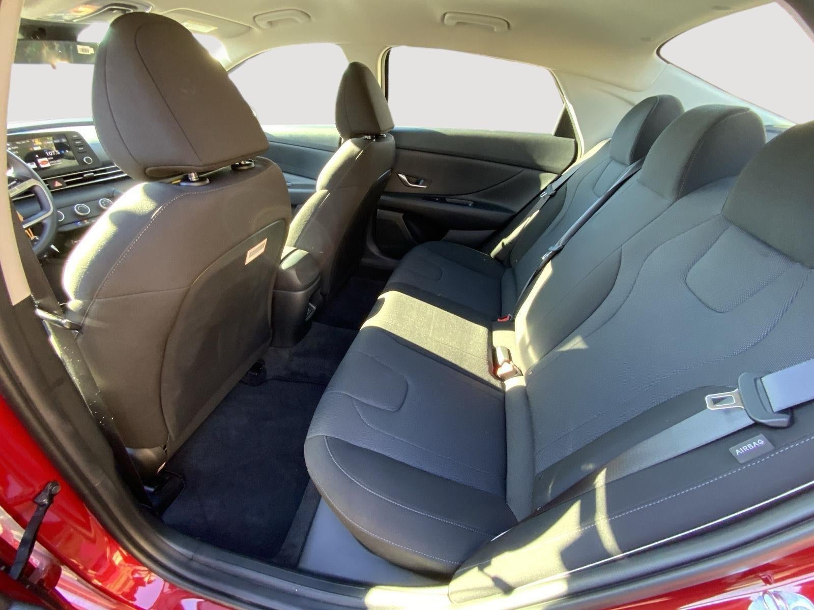 2025 Hyundai ELANTRA SE