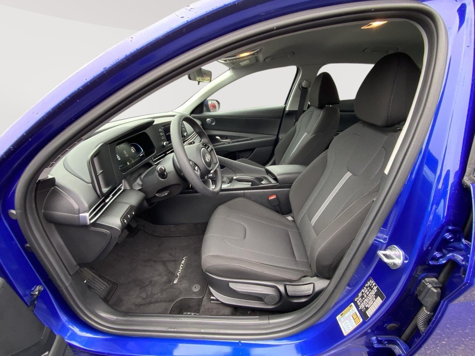 2025 Hyundai ELANTRA SE