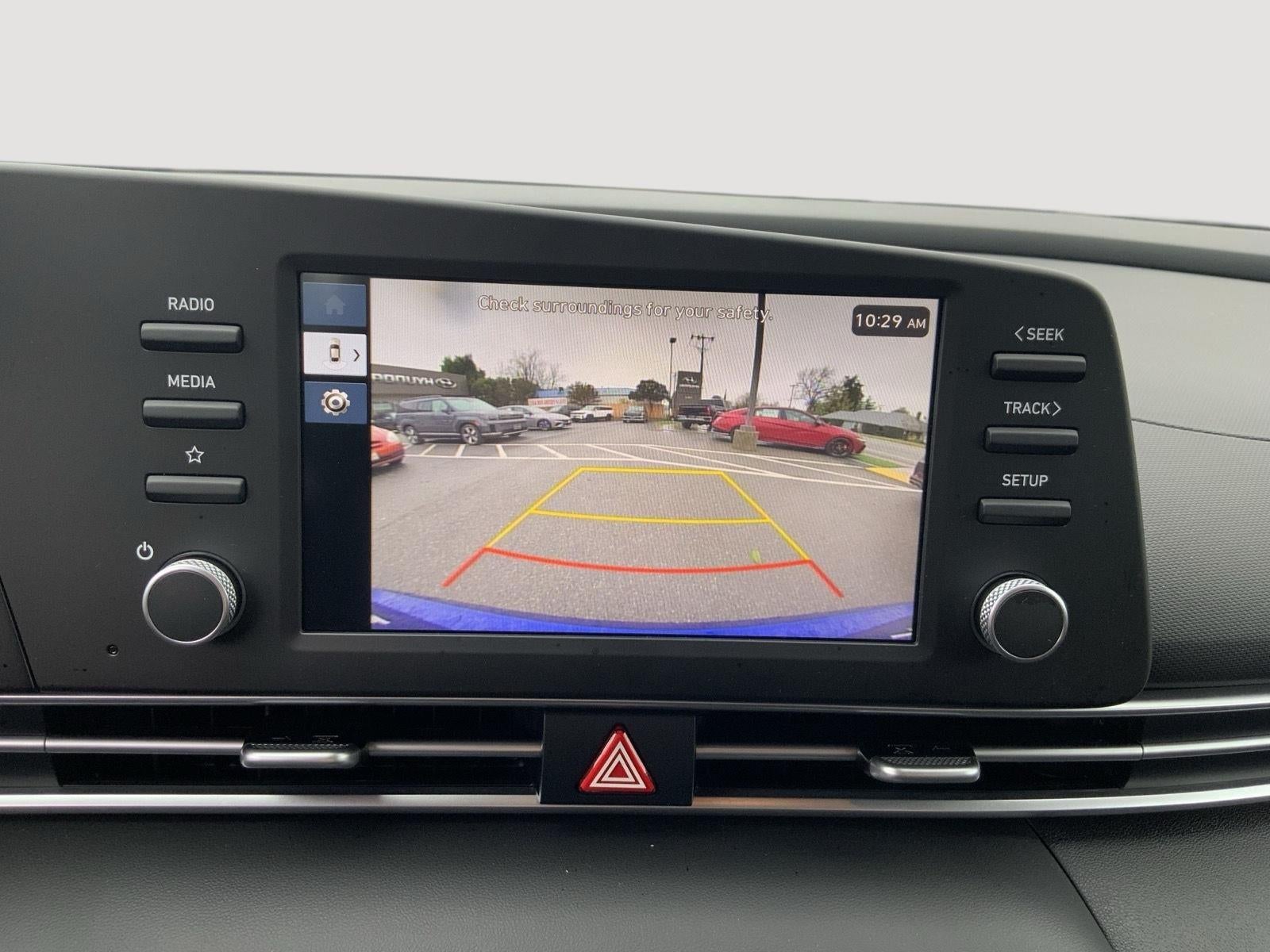 2025 Hyundai ELANTRA SE