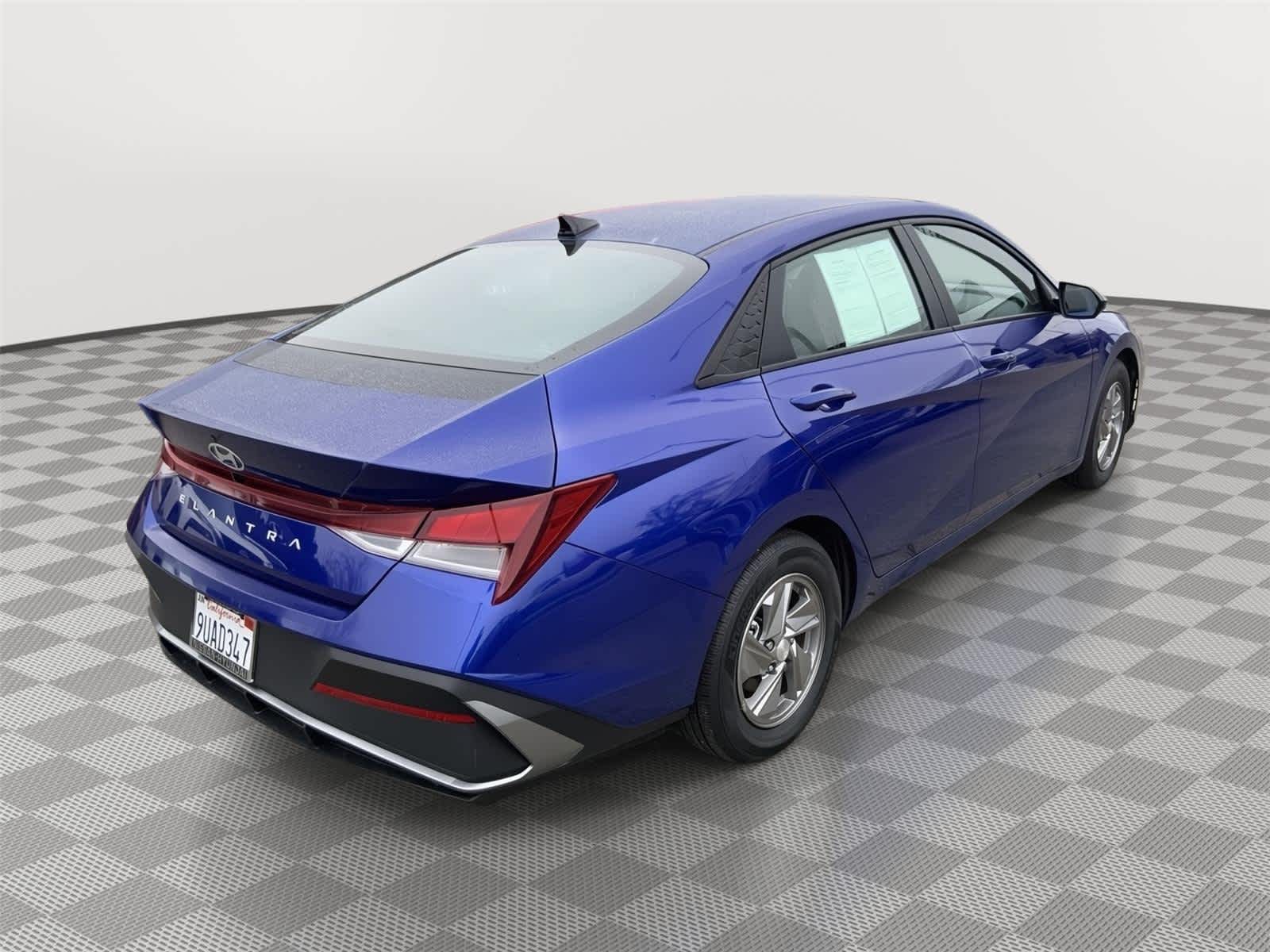 2025 Hyundai ELANTRA SE