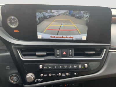 2023 Lexus ES ES 300h Luxury